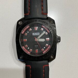 MUNICH - Black and Red Smartwatch with Box